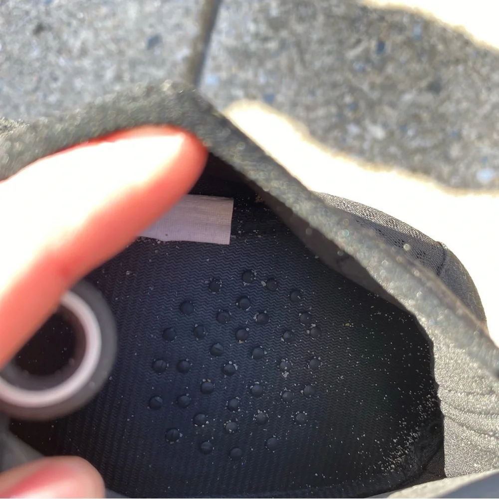 4/$20 Brookstone Neoprene Water Slippers Youth Size 2